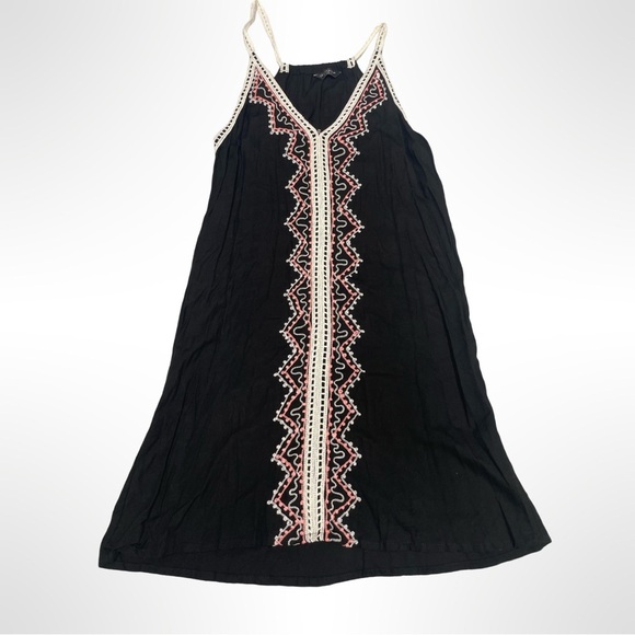 Black Sleeveless Dress with Embroidered Detail. Uluwatu size small - Picture 1 of 3